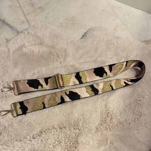 Stylish Camouflage Strap in Gold and Black